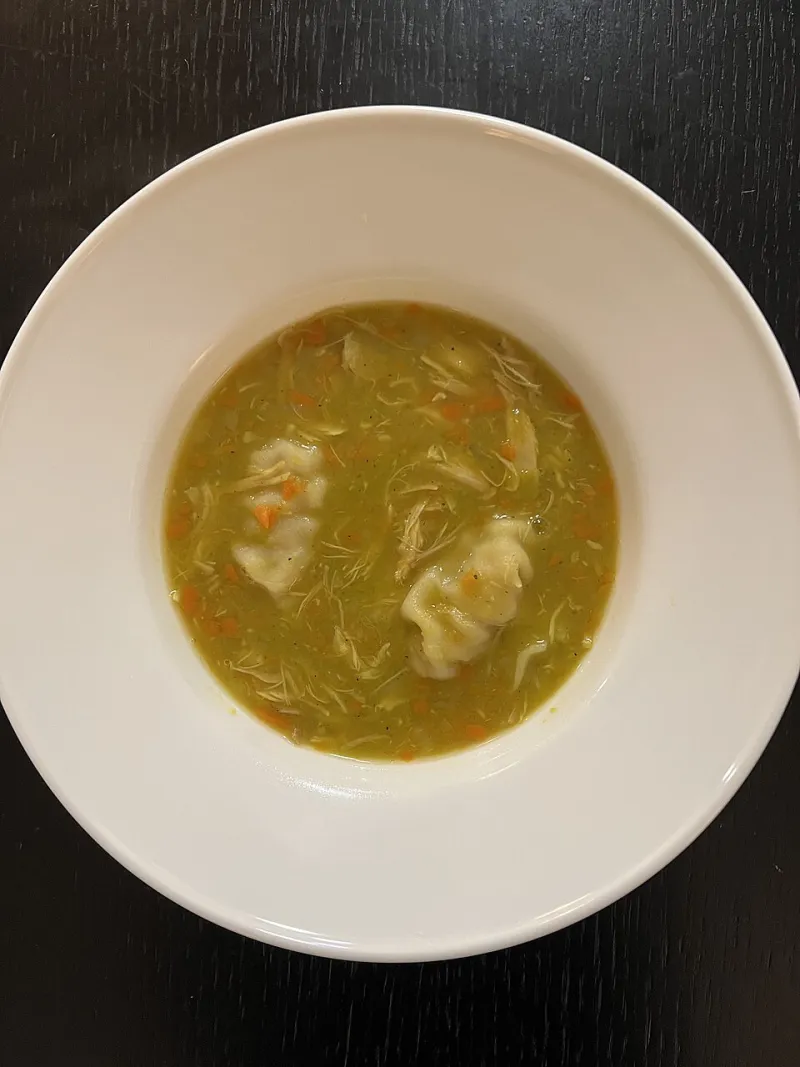 Brodo fatto in casa: il tesoro nascosto che trasforma ogni ricetta italiana