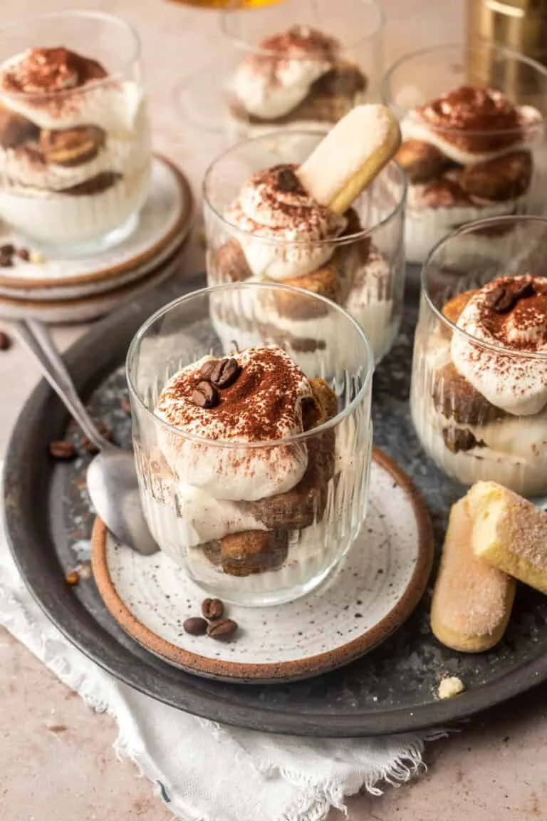 Dolci al cucchiaio senza forno: cinque classici italiani che si preparano in frigo
